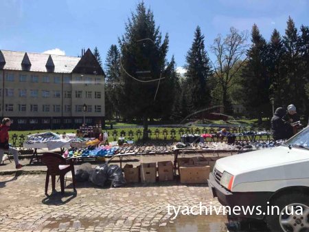 Туристичне місце чи ринкова площа?